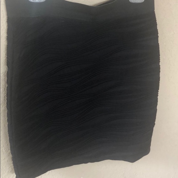 H&M Black Ruched Midi Skirt - Picture 4 of 6